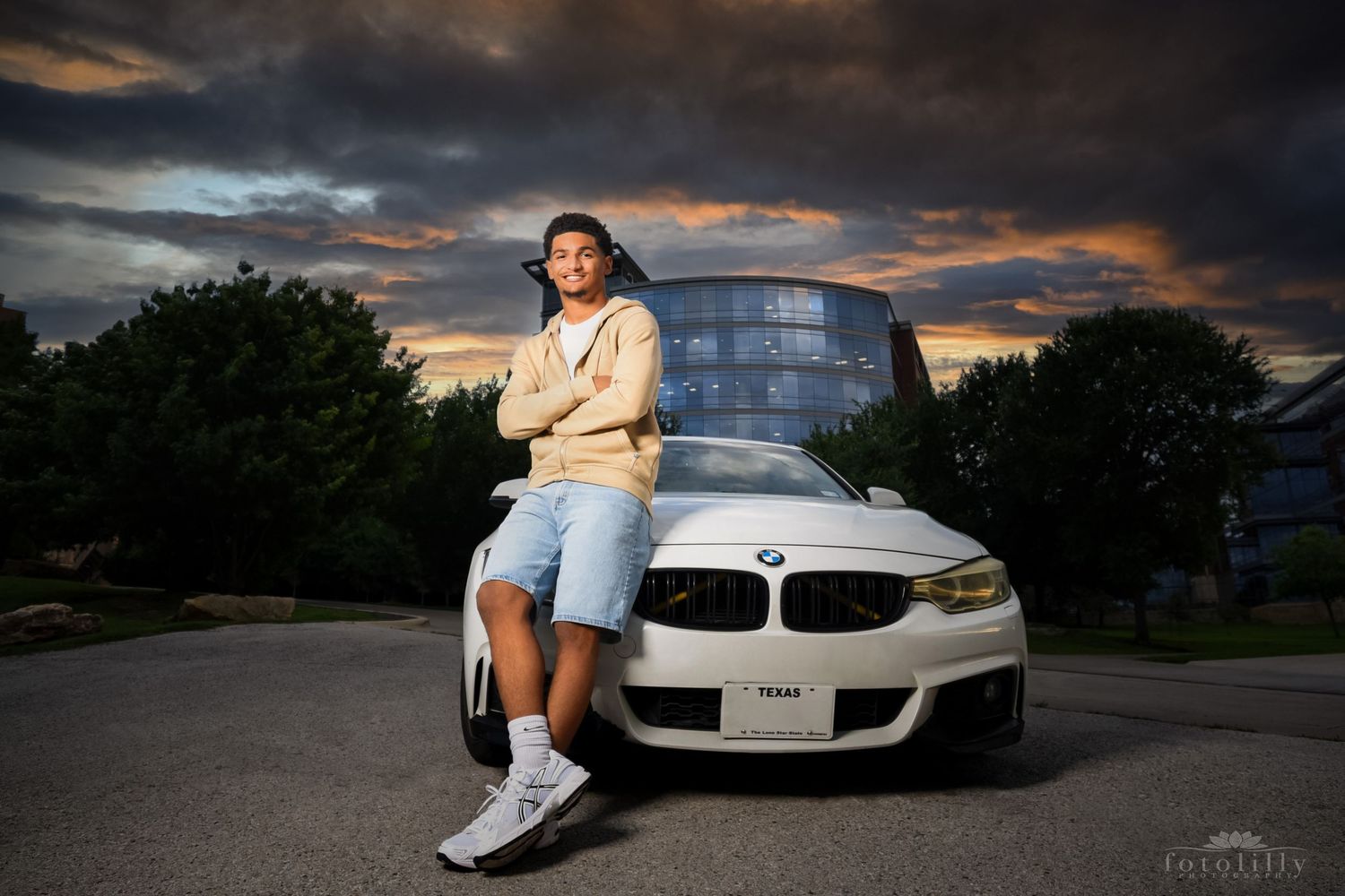 Dallas Fort Worth Senior Photographers DFWs Best Senior Portrait Photographers senior photoshoot locations fotolilly photography packages