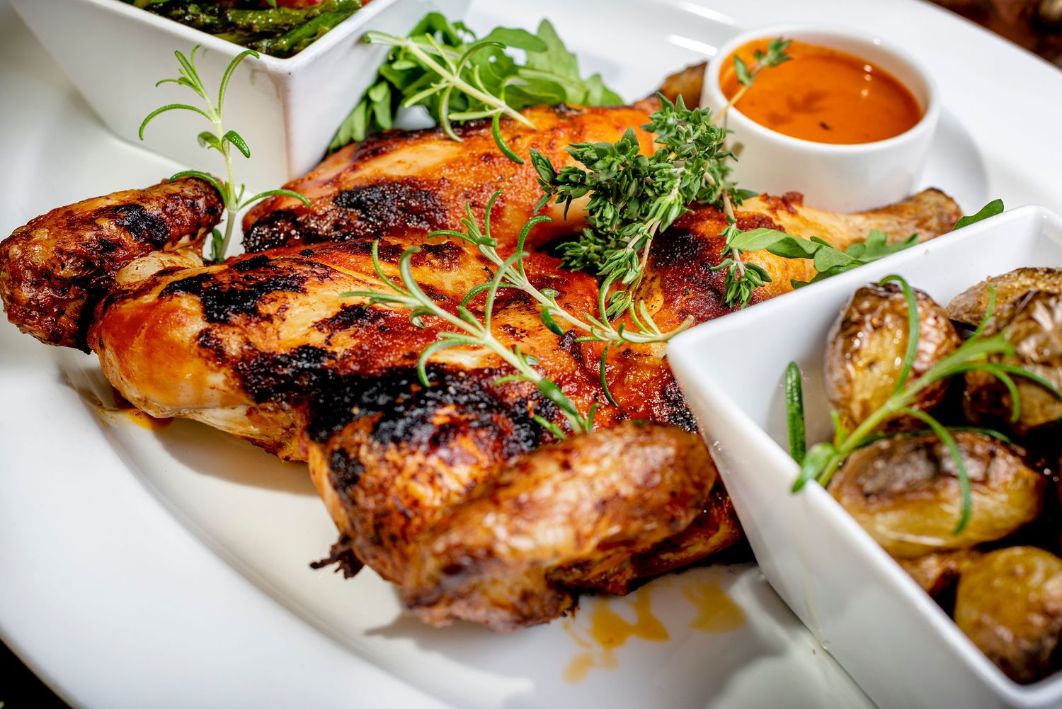 La mejor comida de Marbella en Nikki Beach Club, capturada por Roberto Centurión, fotógrafo gastronómico en Málaga y Nerja, Costa del Sol.