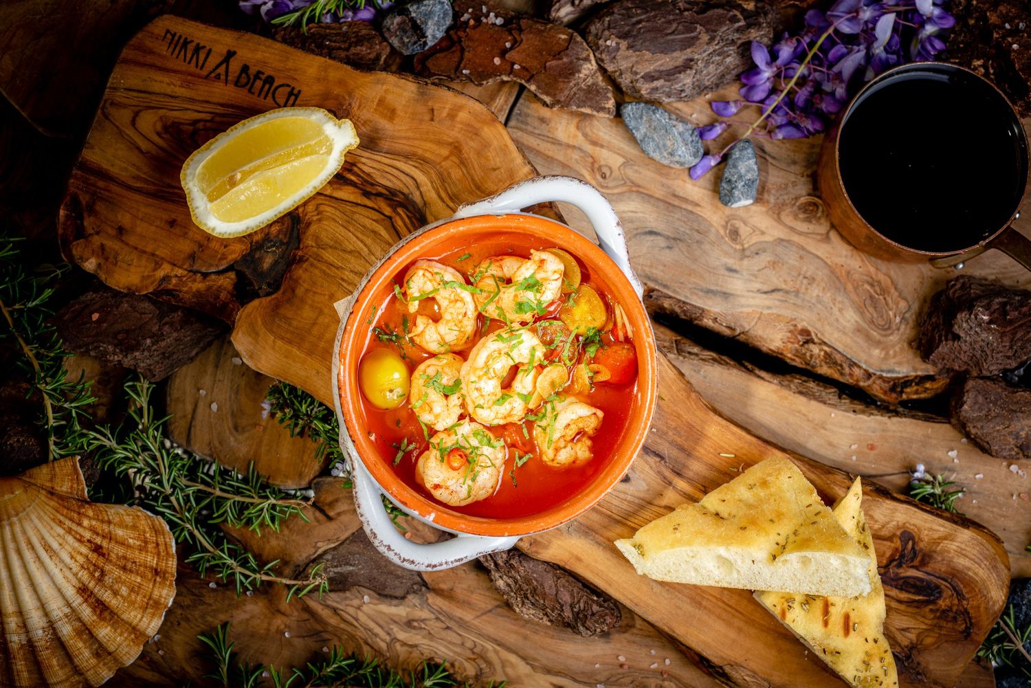 La mejor comida de Marbella en Nikki Beach Club, capturada por Roberto Centurión, fotógrafo gastronómico en Málaga y Nerja, Costa del Sol.