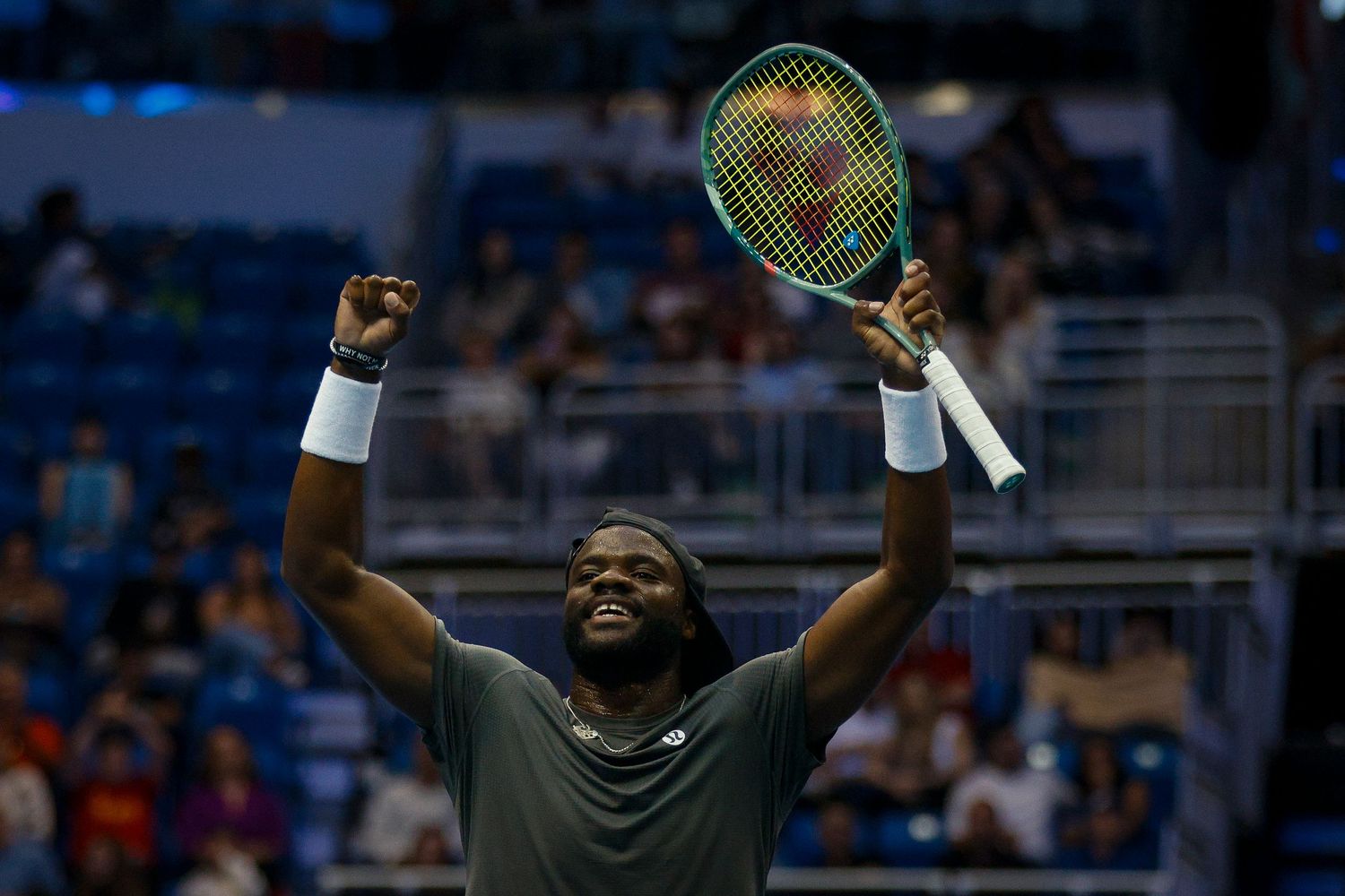 Frances Tiafoe celebrates a point during the exhibition match Battle of Legends: Frances Tiafoe vs. Carlos Alcaraz.