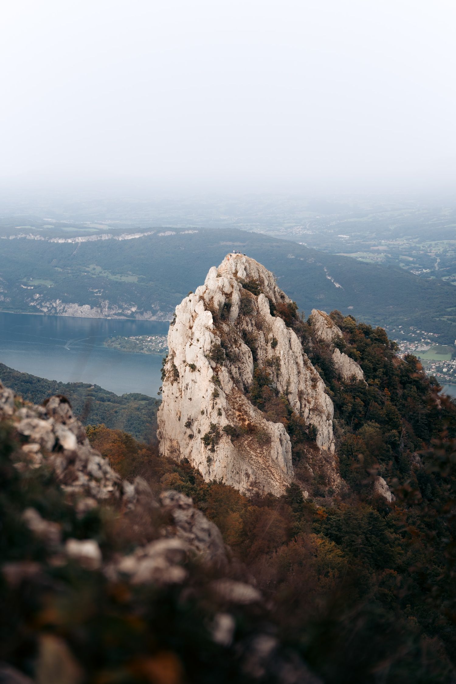 dent du chat en automne et lac du bourget
