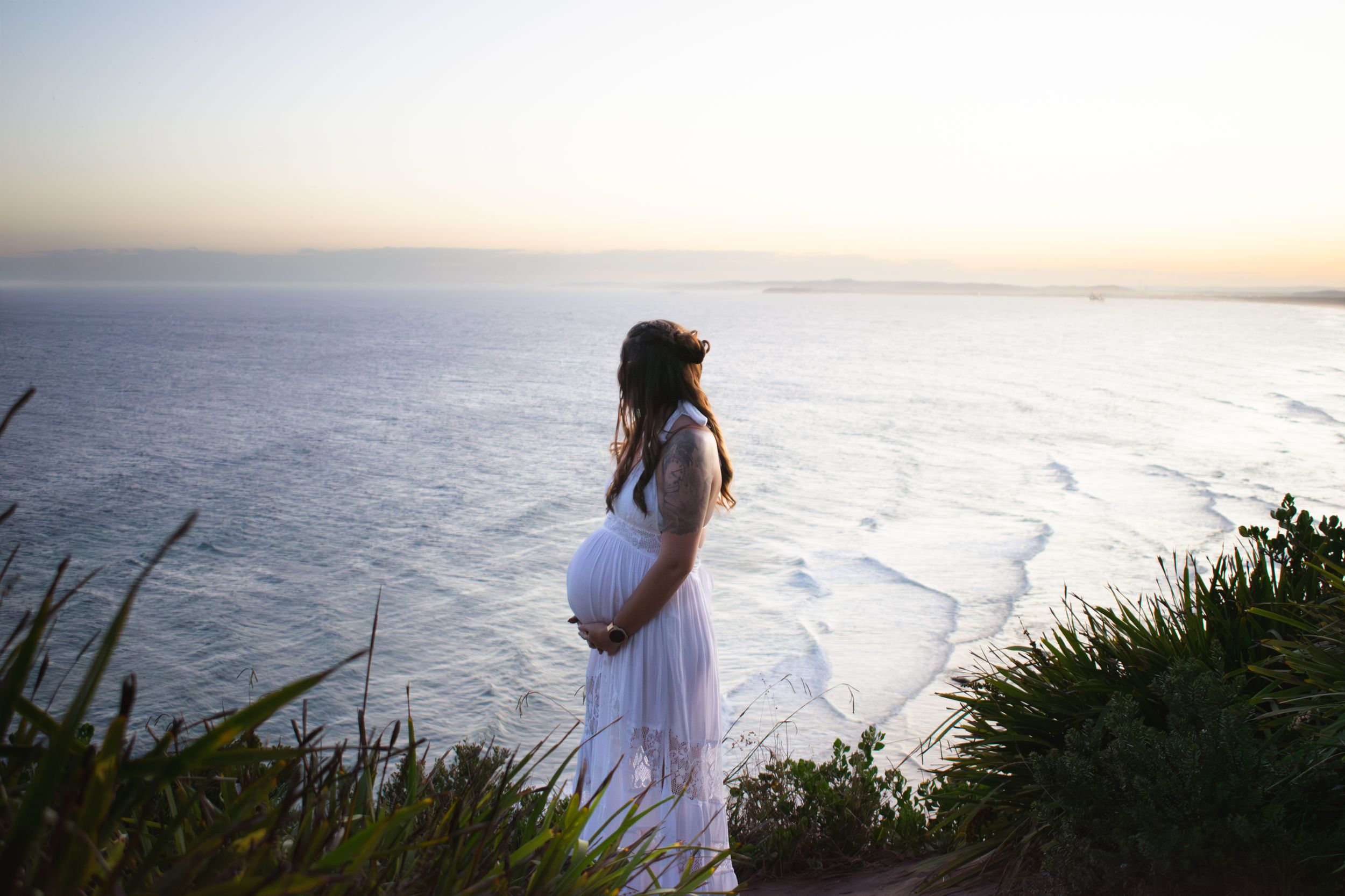 Newcastle maternity photographer capturing mother-to-be at Redhead Bluff