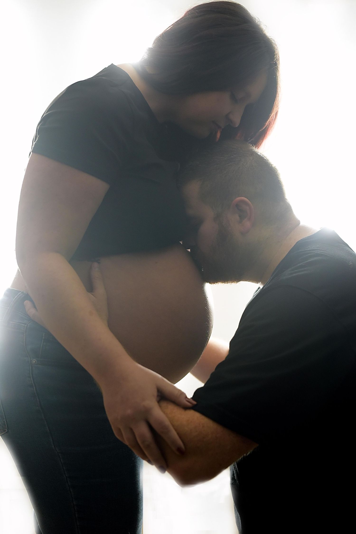 elyria maternity photographer capturing the best maternity portraits in ohio  floral maternity studio maternity partner husband and wife mat