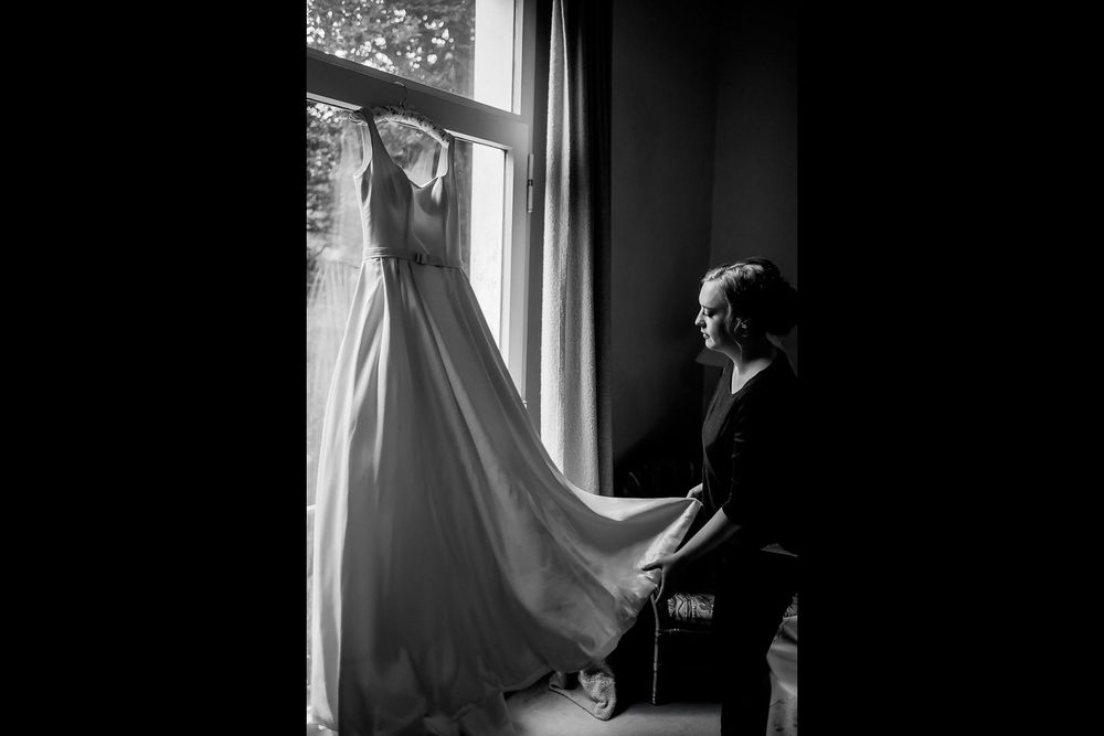 Schwarzwald-Glanz: Die Vorfreude im Blick. Ein edler Moment voller Blasone & Stil vor der Traumhochzeit. Authentisch, Fabio Marras.