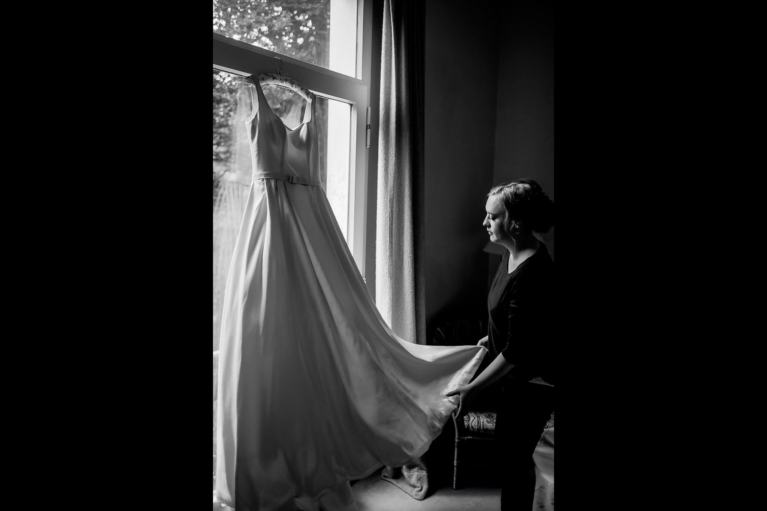 Schwarzwald-Glanz: Die Vorfreude im Blick. Ein edler Moment voller Blasone & Stil vor der Traumhochzeit. Authentisch, Fabio Marras.