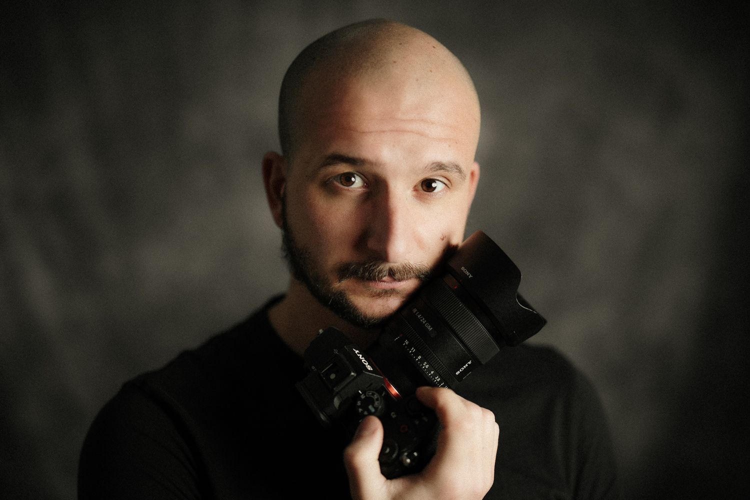 Ritratto di Simone Bonfiglio fotografo professionista a Sanremo