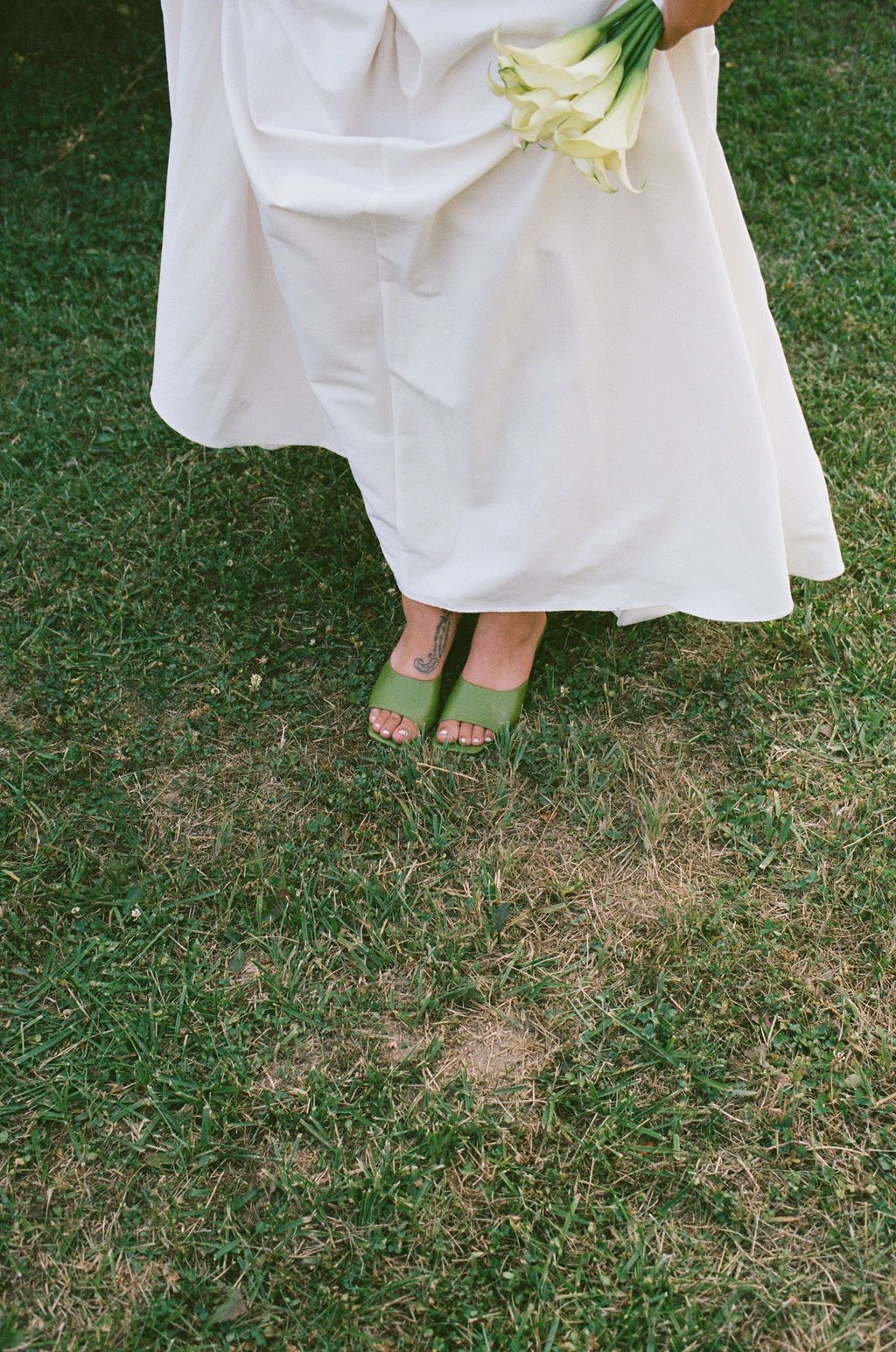 Simple modern vintage bridal style on film. Howdy Pictures wedding photographers in New Zealand, Nelson, Auckland, Christchurch, Wanaka.