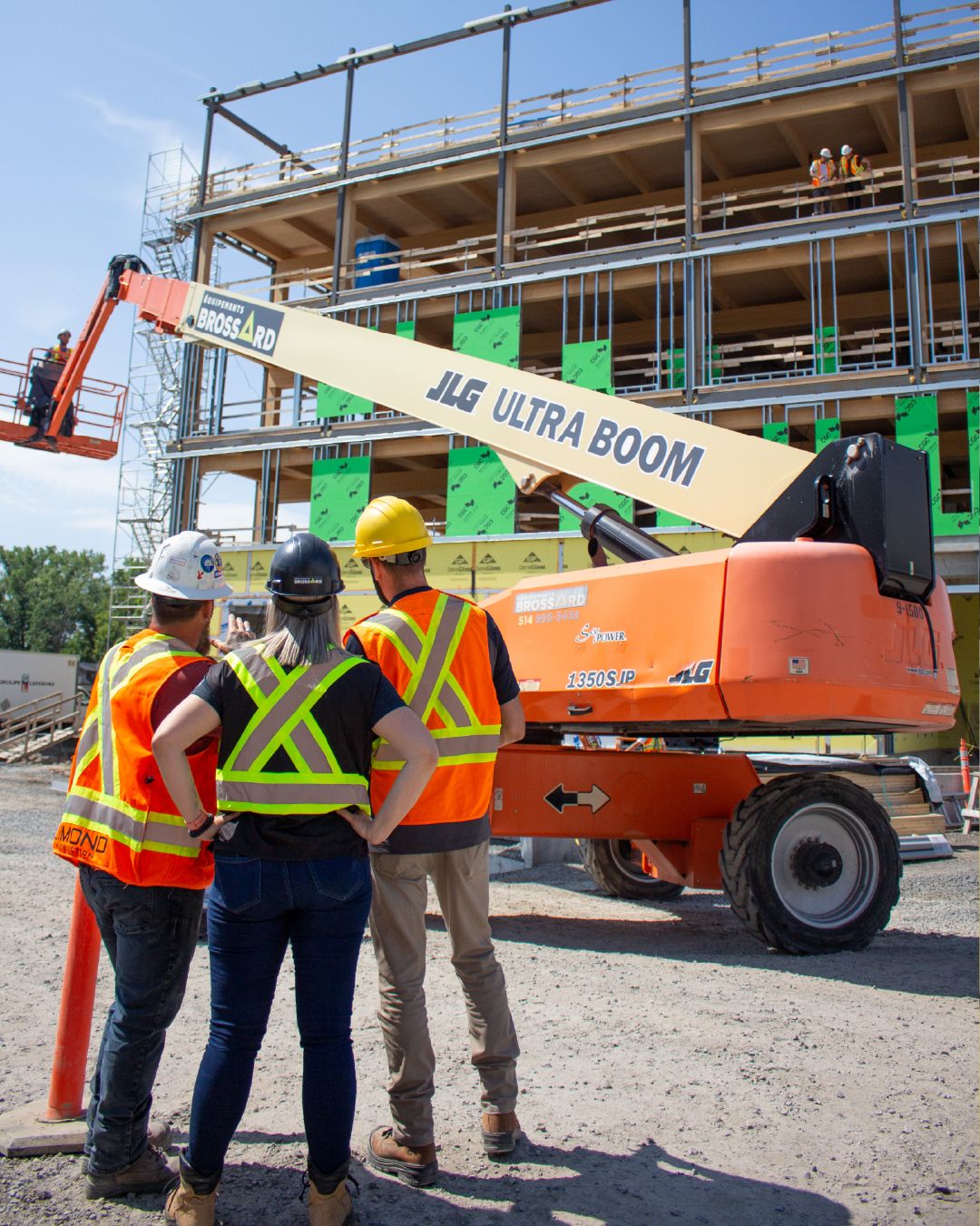 Photographie commerciale d'une équipe de chantier en Montérégie.