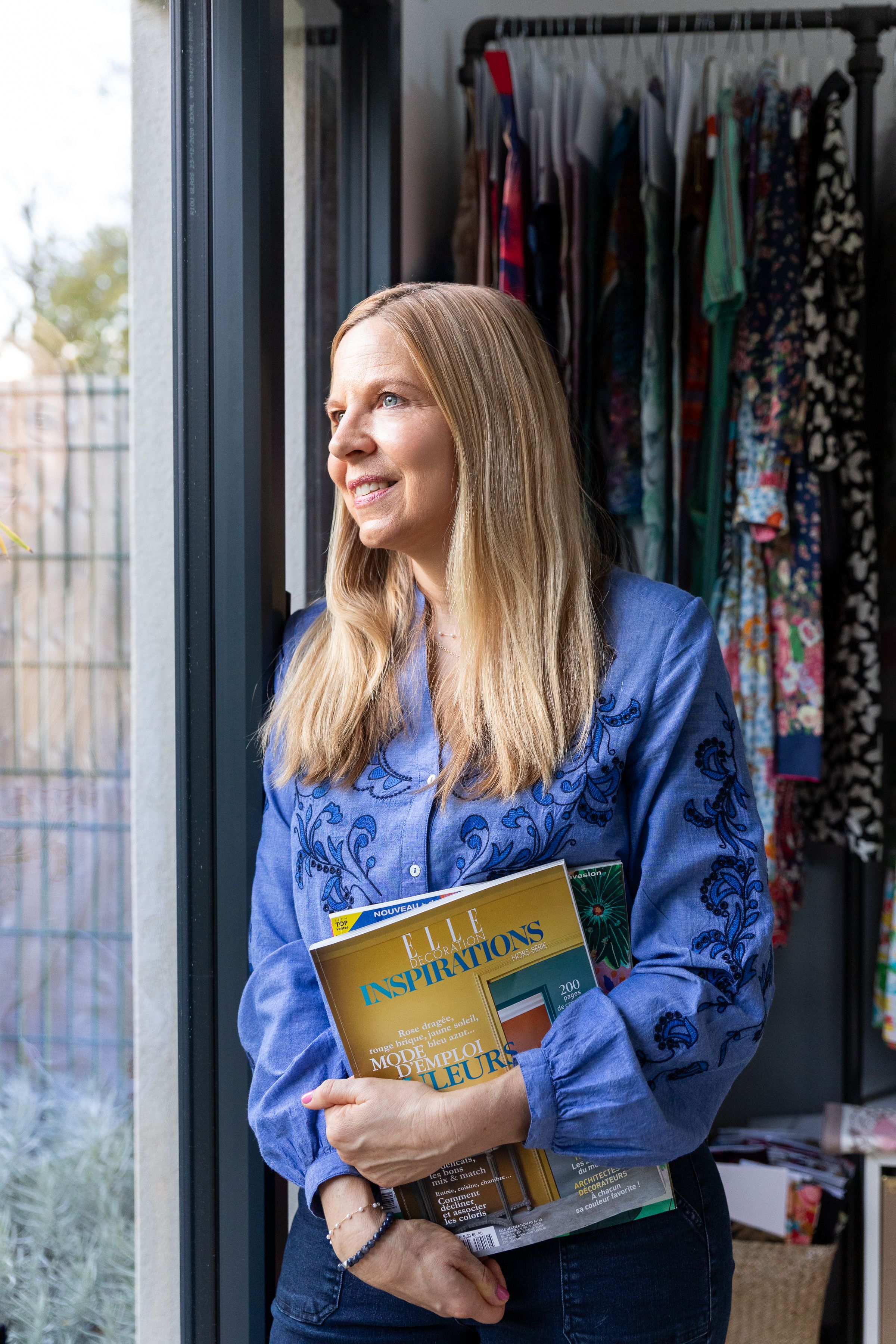 Photographe portrait à Saint-Germain-en-Laye et Paris – femme avec livres