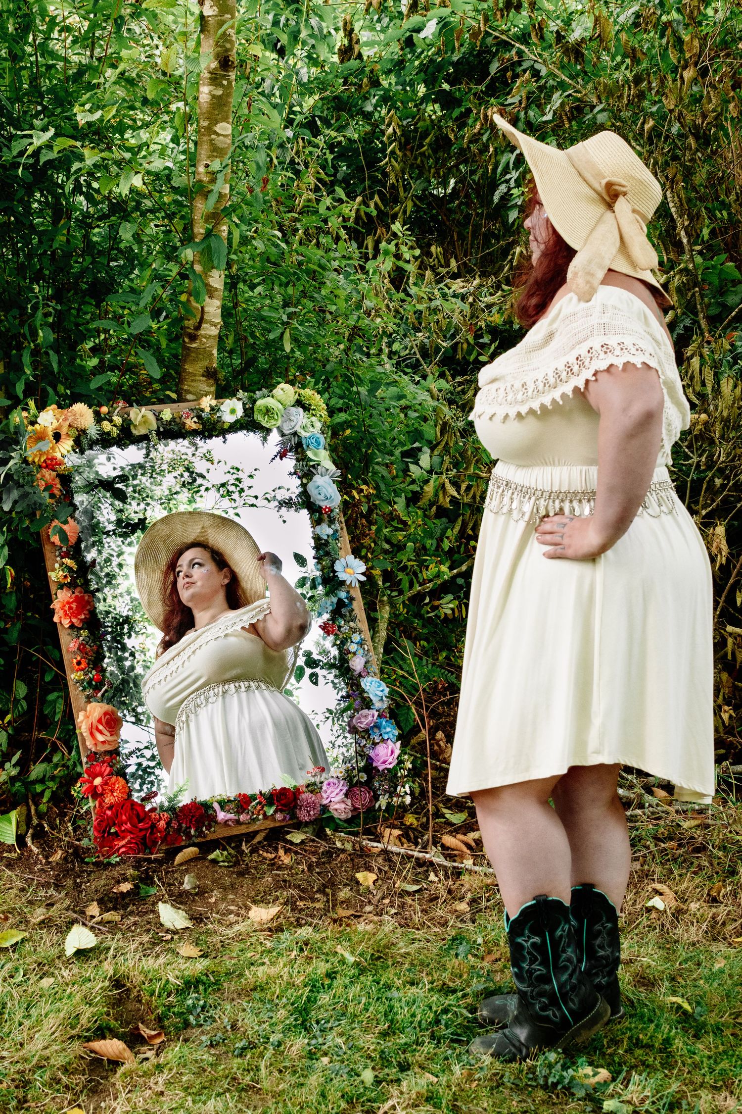 Model posing with custom floral mirror during Monroe WA styled shoot.
