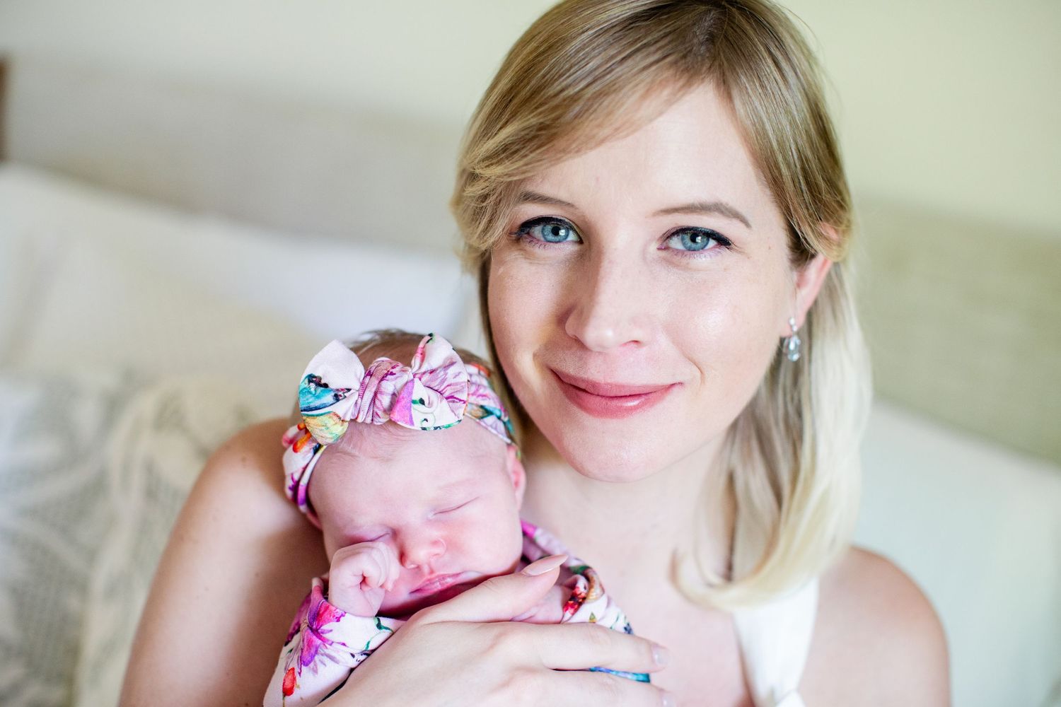Newborn portrait. Mother and baby. Guaynabo, Puerto Rico.