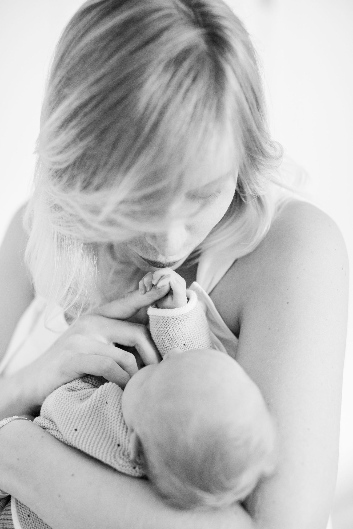 Newborn portrait. Mother and baby. Guaynabo, Puerto Rico.