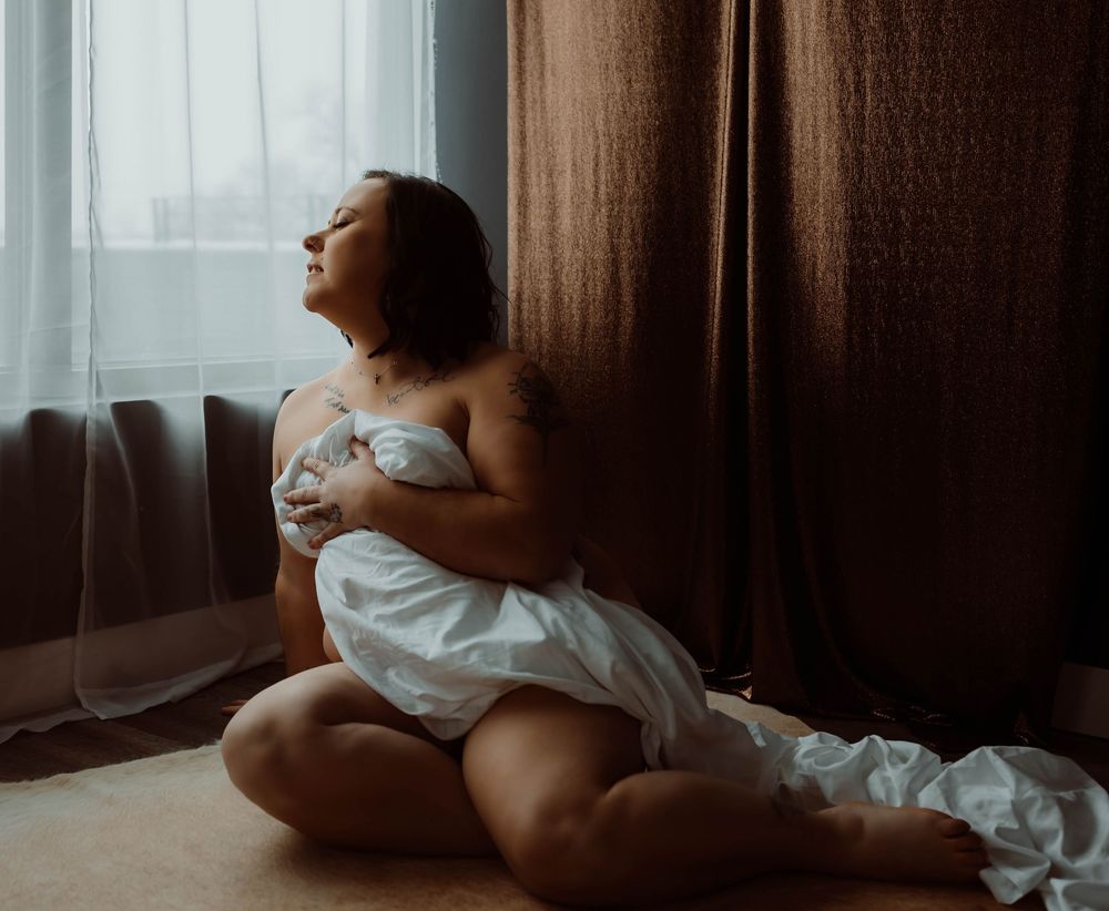 Boudoir photoshoot with a woman who needs to feel empowered and loved.