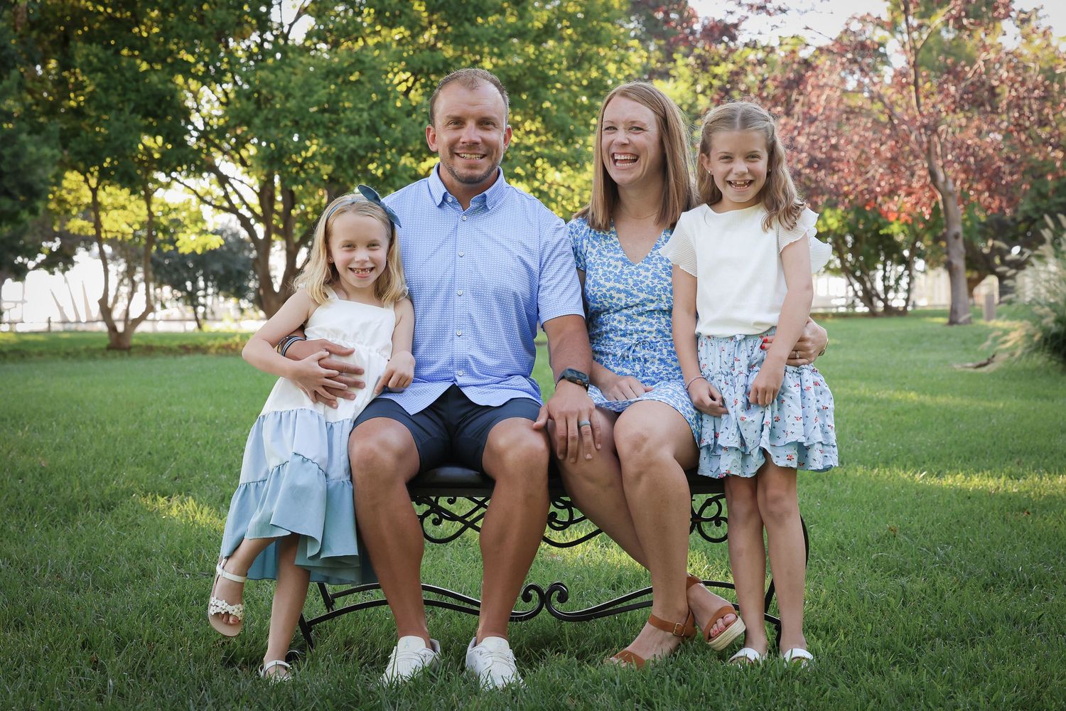 Family photo session at OPPD Arboretum in Omaha, NE.
