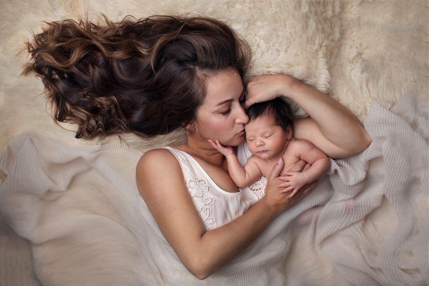newborn photos in Surrey with Elizabeth Lang Photography siblings and parent poses for your baby photoshoot session Langley