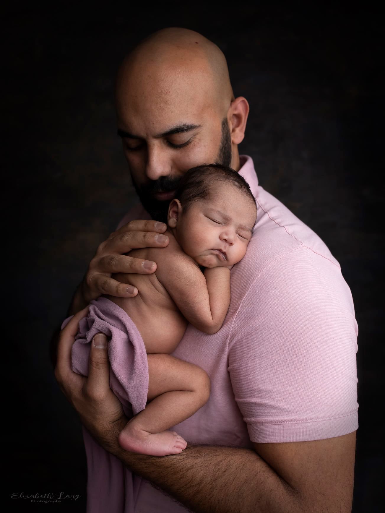 newborn photos in Surrey with Elizabeth Lang Photography siblings and parent poses for your baby photoshoot session Langley