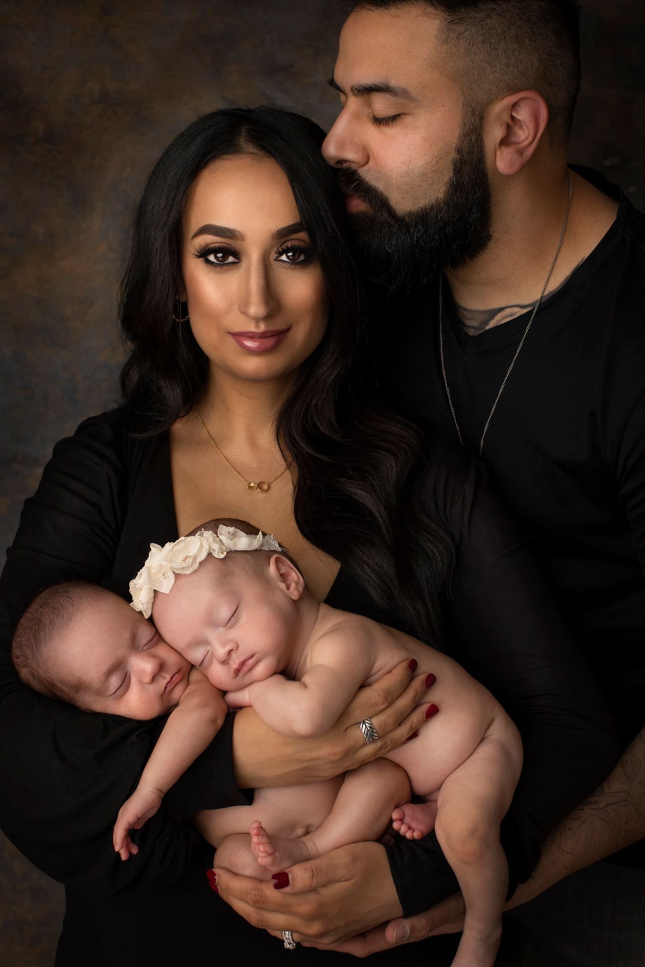 newborn photos in Surrey with Elizabeth Lang Photography siblings and parent poses for your baby photoshoot session Langley