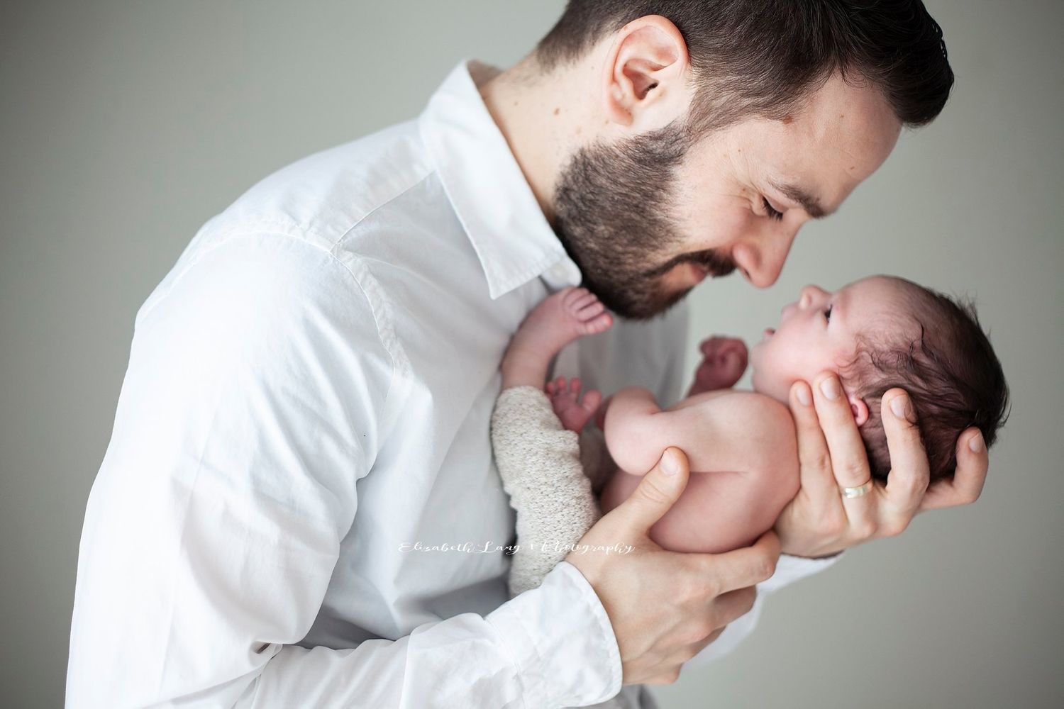 newborn photos in Surrey with Elizabeth Lang Photography siblings and parent poses for your baby photoshoot session Langley
