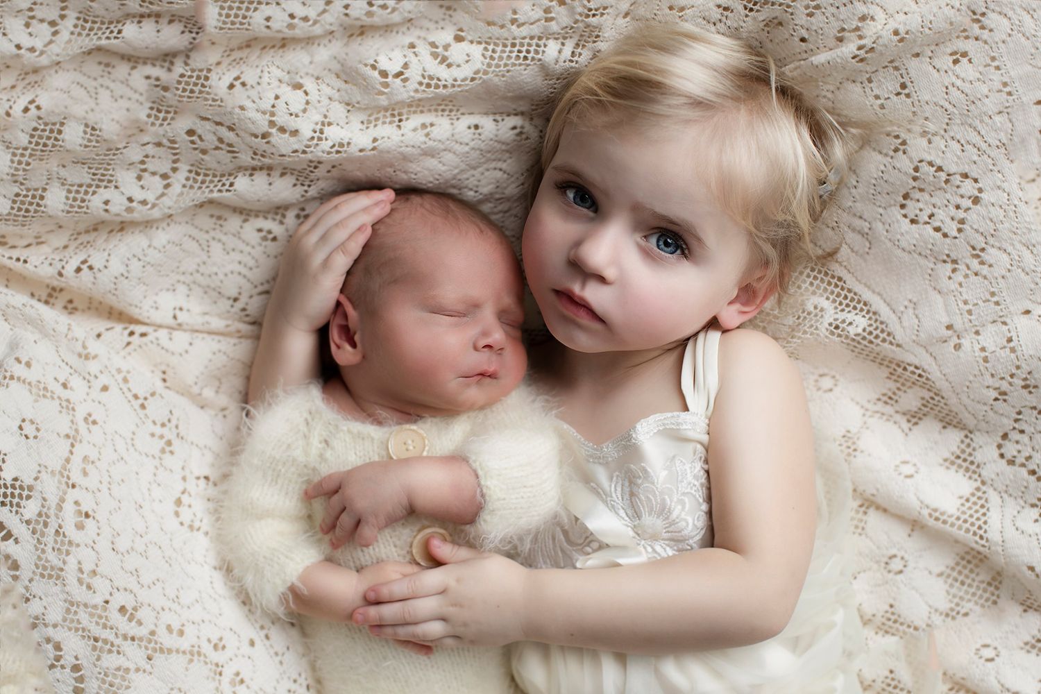 newborn photos in Surrey with Elizabeth Lang Photography siblings and parent poses for your baby photoshoot session Langley