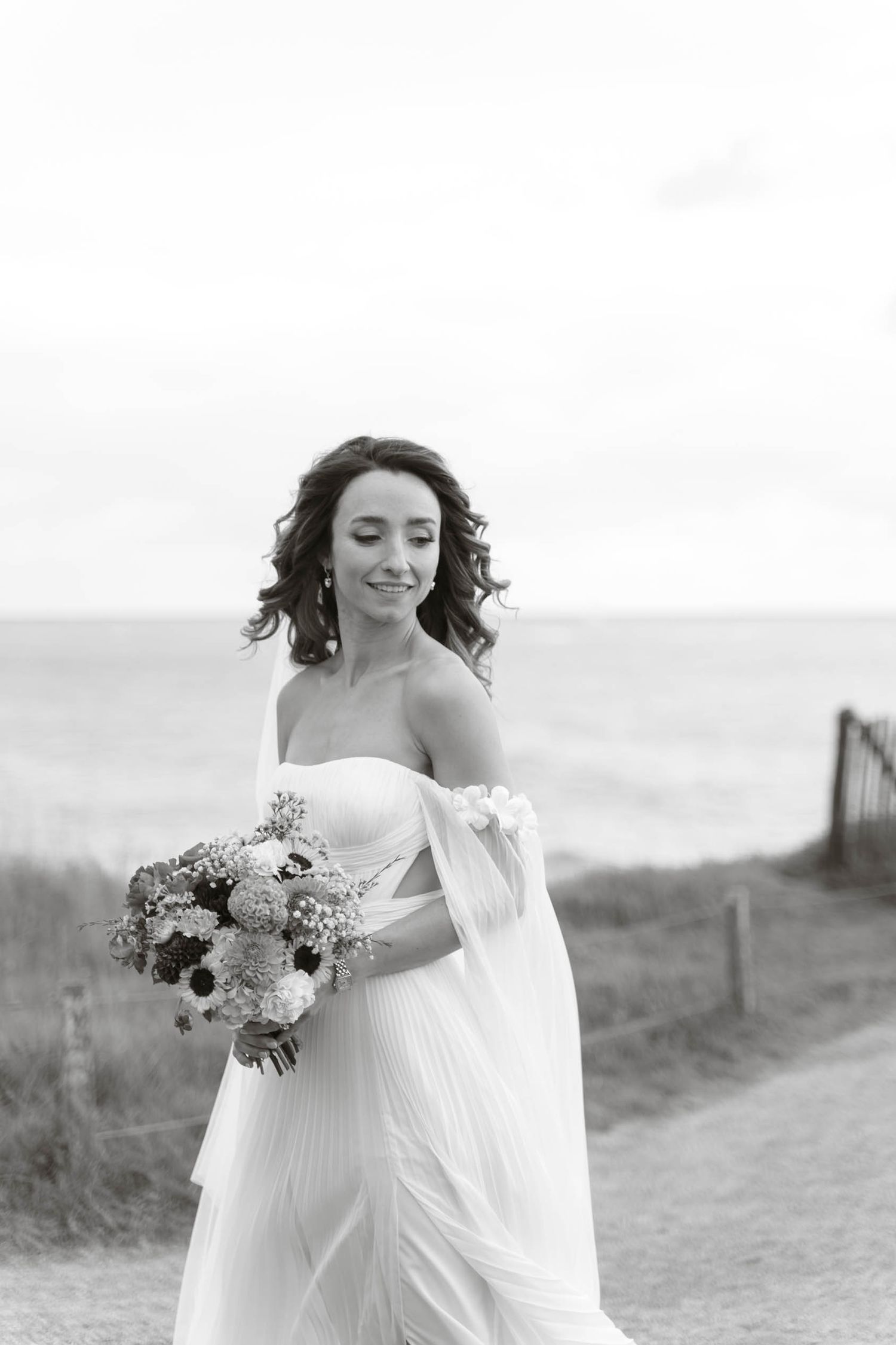 Mariage Intimiste à Pornic au coucher du soleil photographié par une photographe elopement en France