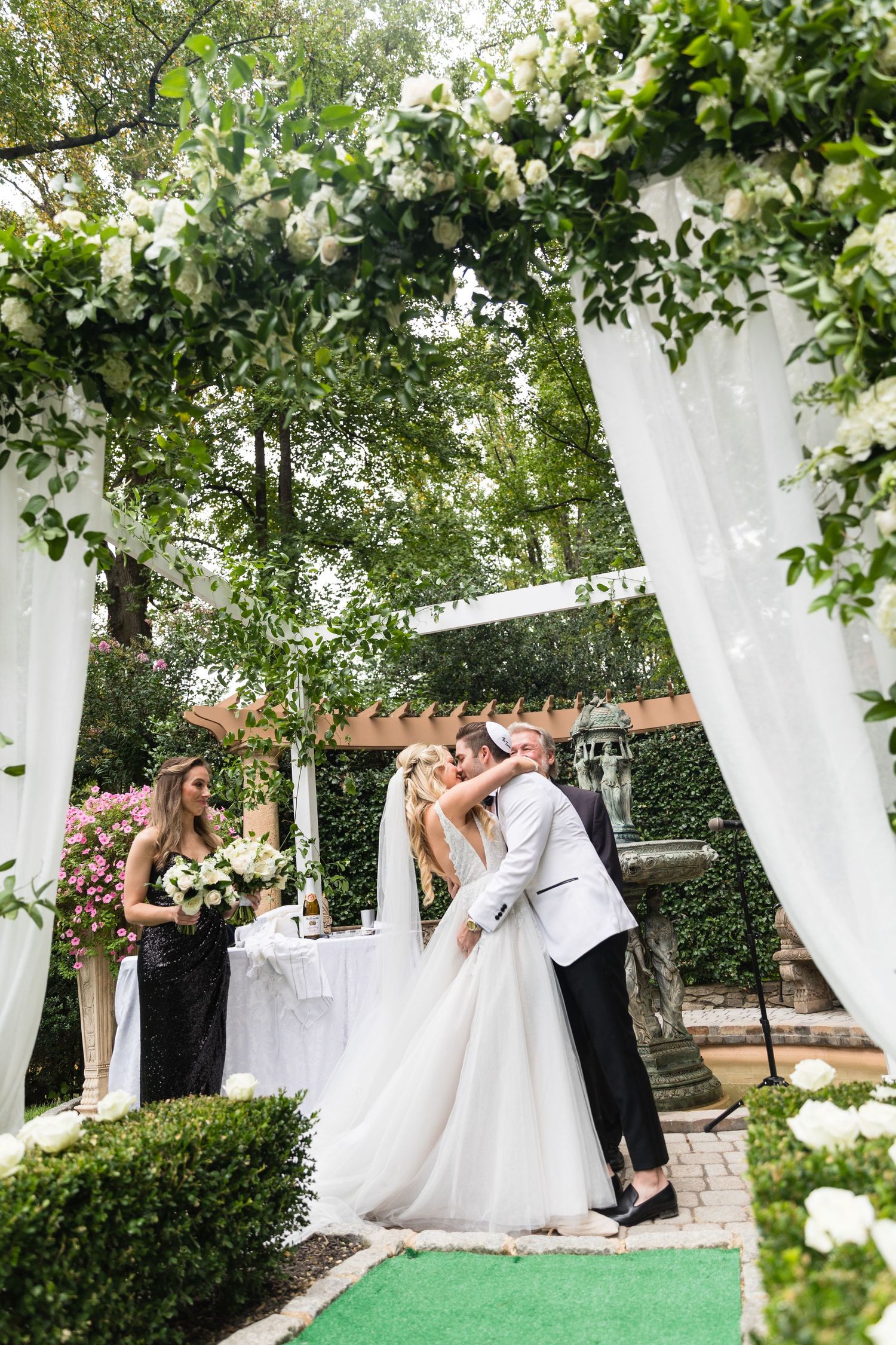 Ashley + Jarred | Zuccari Wedding | © Carly Arnwine Photography | PriscillaMBeauty | RSVP Catering | The Vow Boutique | Flowers at 38