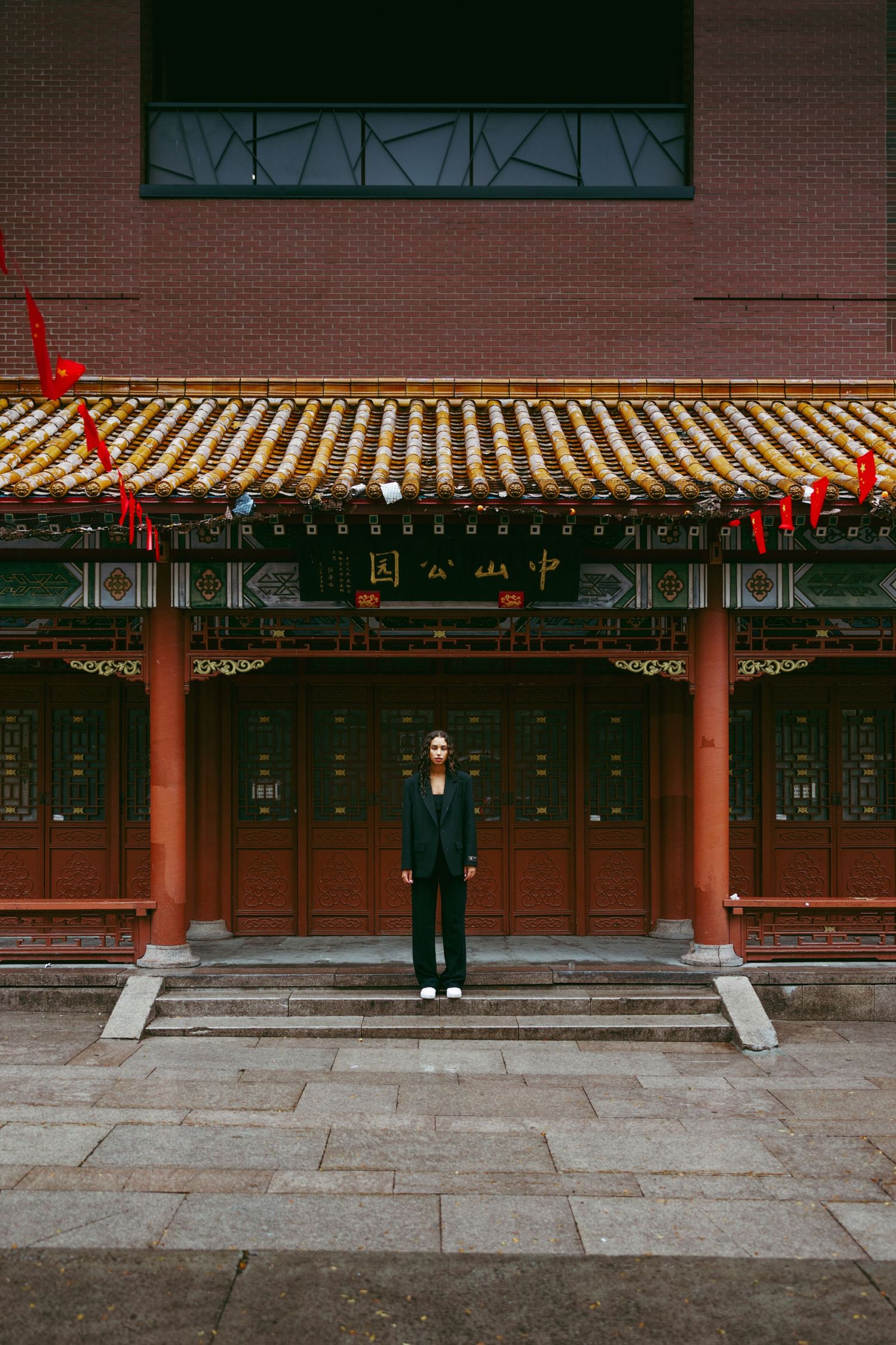 Four sequential photos show a person standing in front of traditional Chinese temple architecture with red columns and ornate roofs.