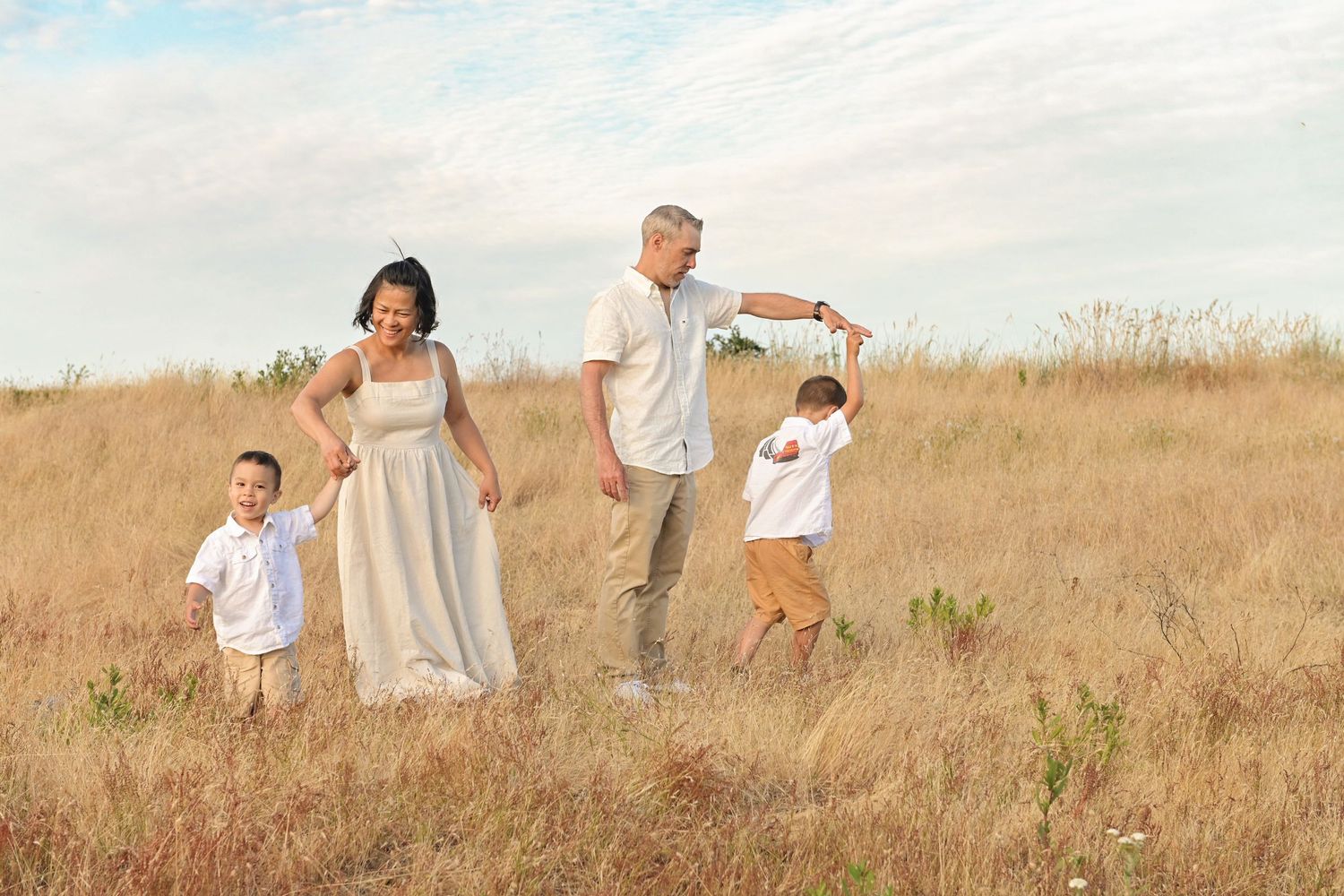 Outdoor family photography session in Nanaimo, capturing laughter and Love.