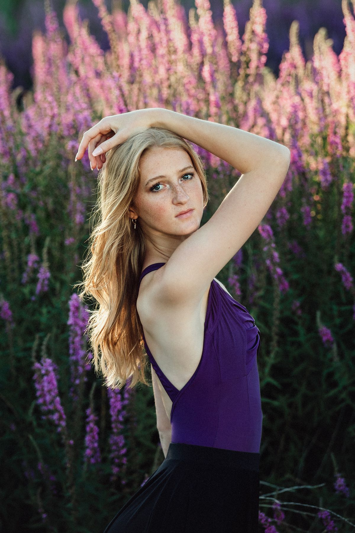 Sioux Falls flower fields for senior portraits, South Dakota flower fields, flowers for senior girl's photo shoot, Sioux Falls Senior Photos