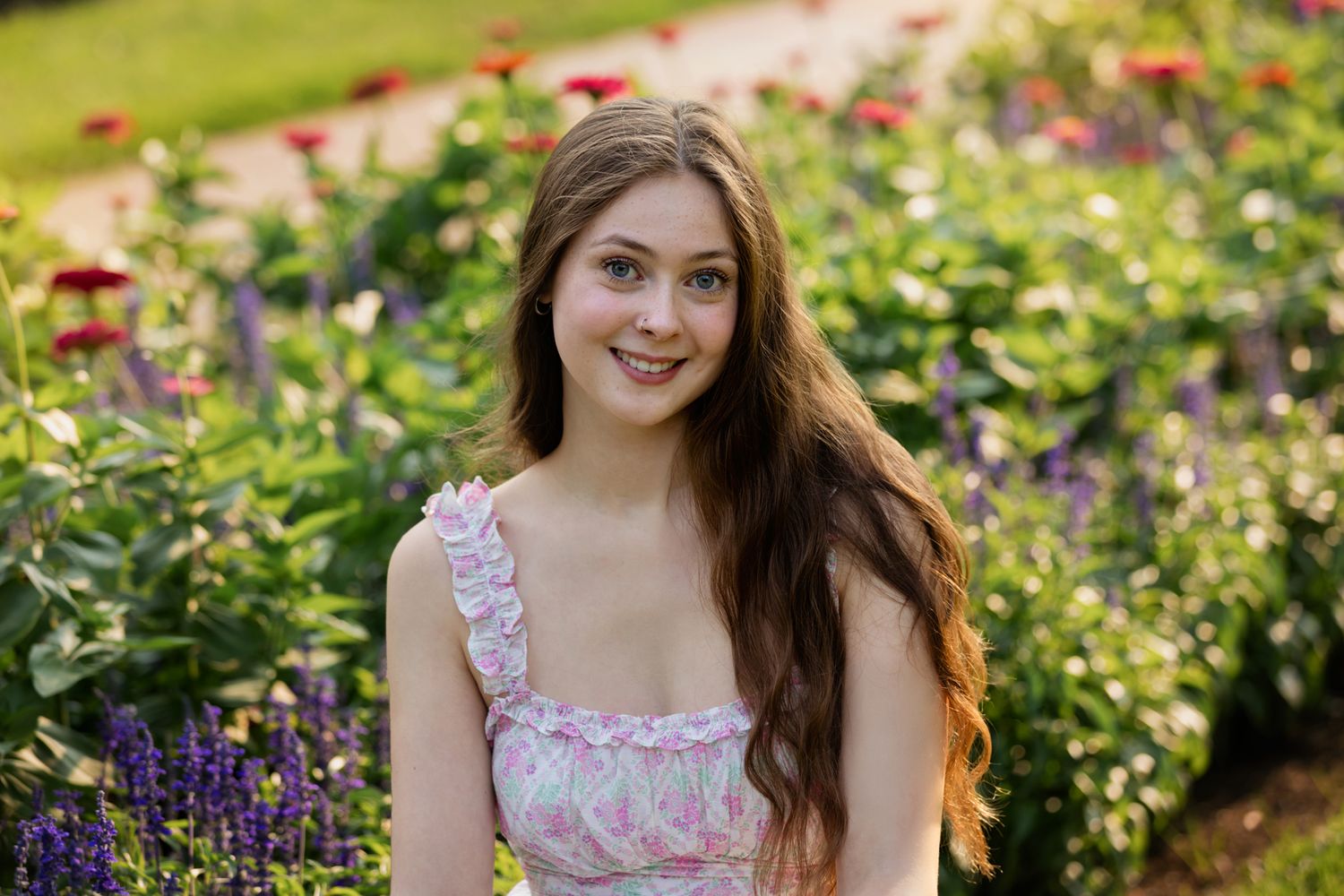 Sioux Falls flower fields for senior portraits, South Dakota flower fields, flowers for senior girl's photo shoot, Sioux Falls Senior Photos