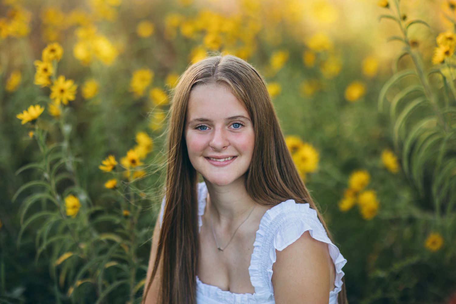 Sioux Falls flower fields for senior portraits, South Dakota flower fields, flowers for senior girl's photo shoot, Sioux Falls Senior Photos
