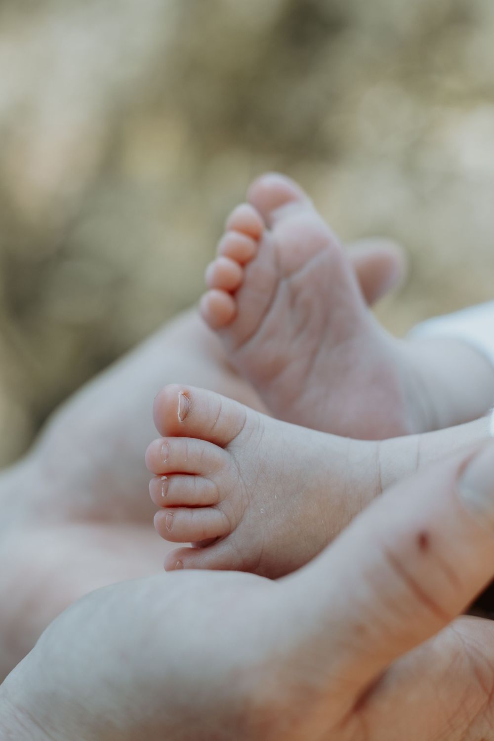 Outdoor Newborn photography session in Surrey, UK
