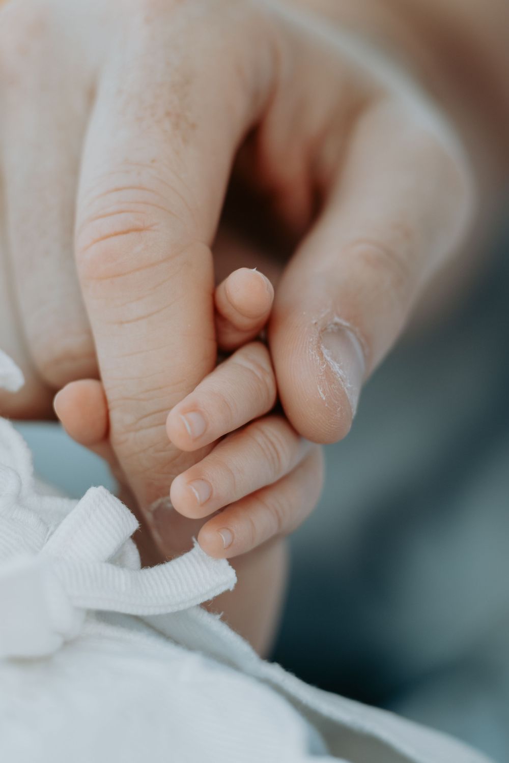 Outdoor Newborn photography session in Surrey, UK