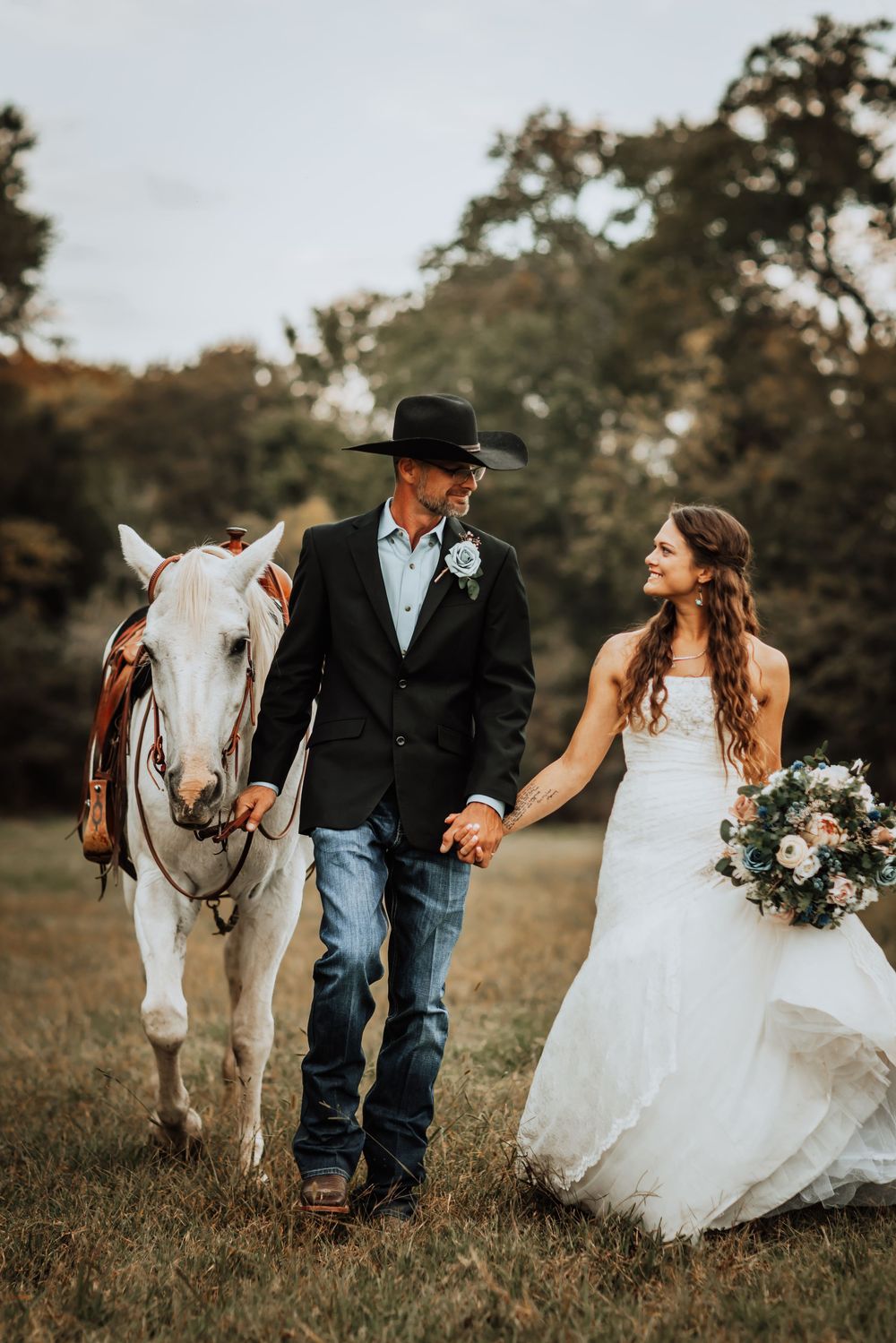 include your horse in your wedding photos