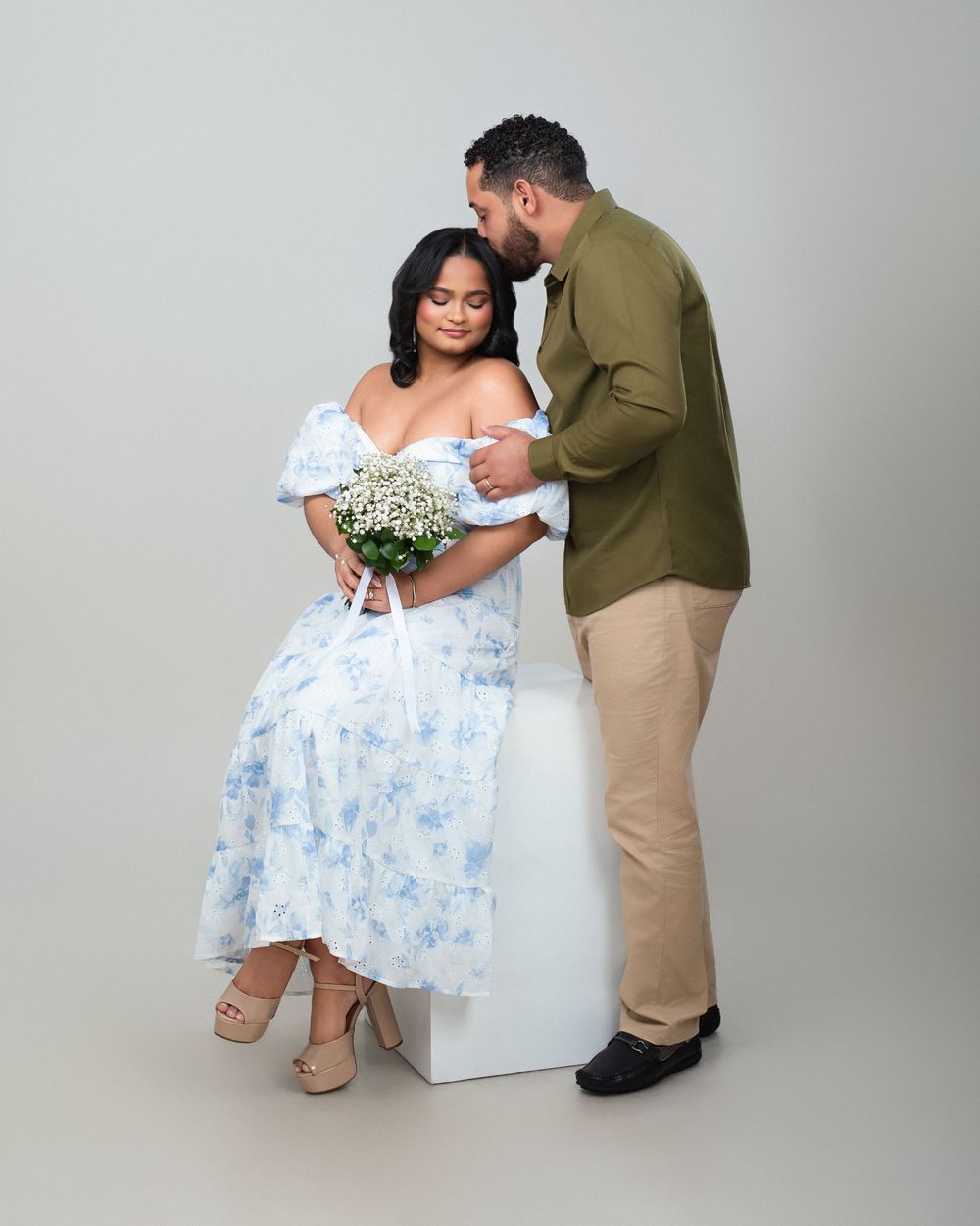 Fotografía de boda en fondo blanco republica dominicana minimalismo color verde