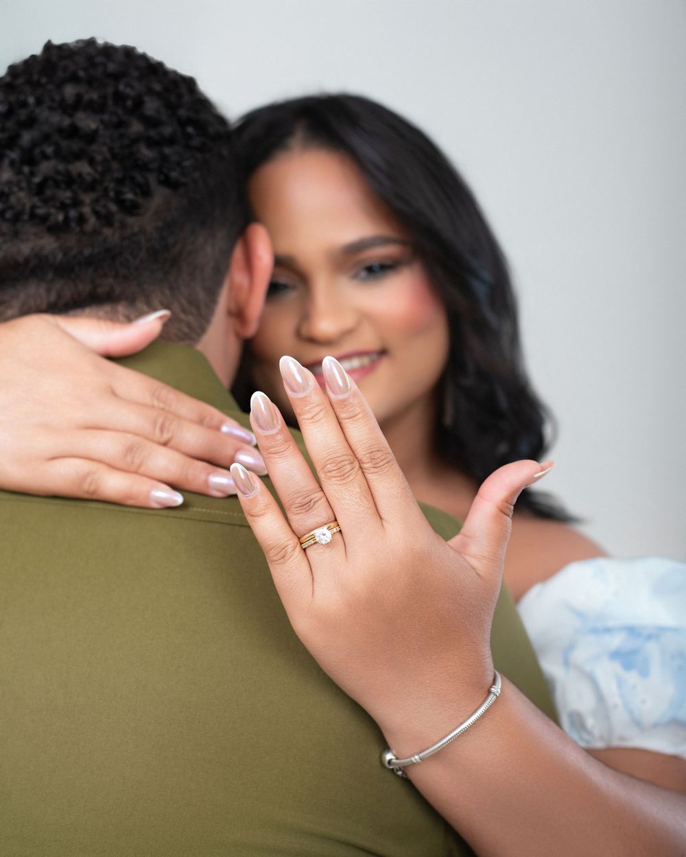 Fotografía de boda en fondo blanco republica dominicana minimalismo color verde