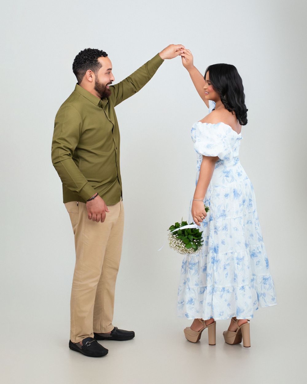 Fotografía de boda en fondo blanco republica dominicana minimalismo color verde