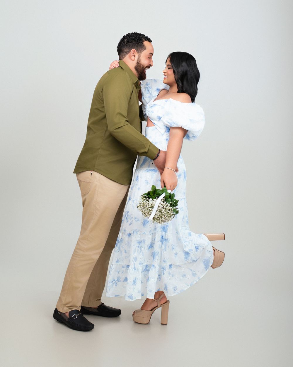 Fotografía de boda en fondo blanco republica dominicana minimalismo color verde