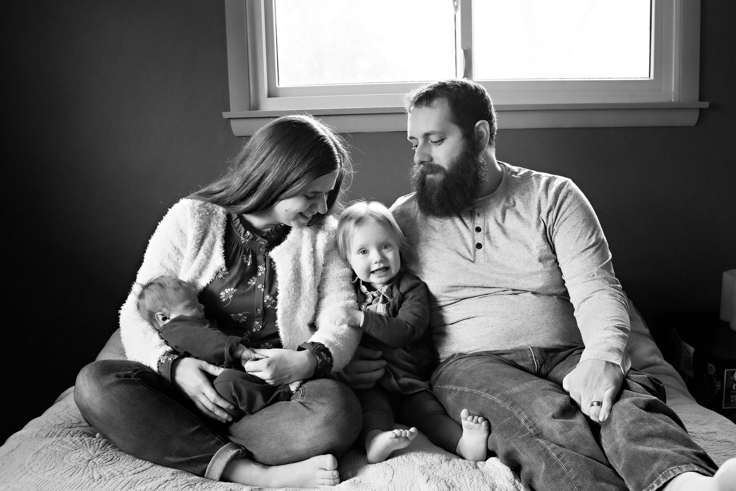 lifestyle in home family and newborn photos
