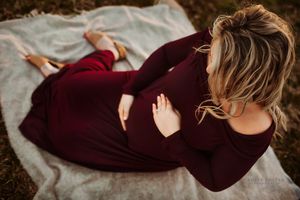 Pregnant woman laying on blanket – Amber Potter maternity photographer Springfield MO.