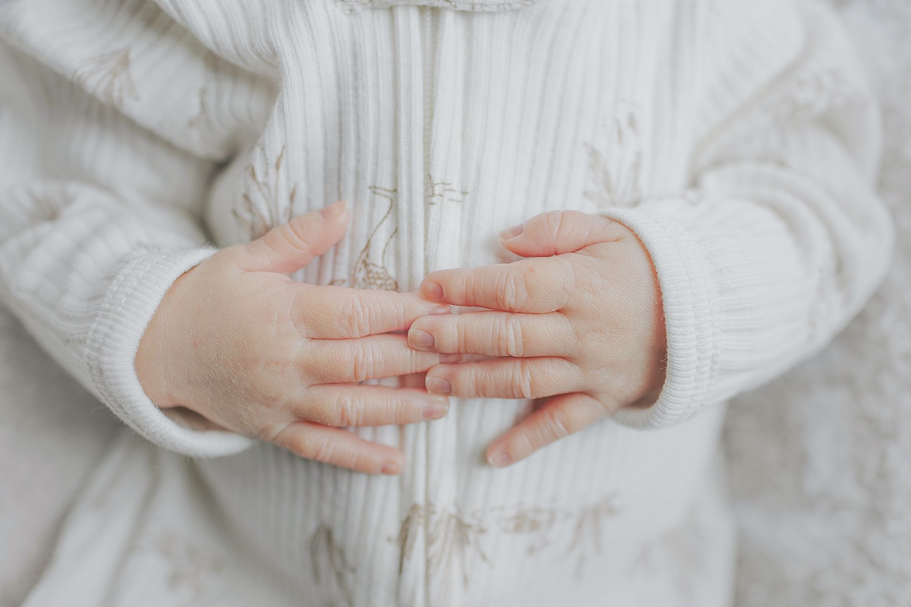 Close-up of baby’s hands – timeless newborn photography Springfield MO