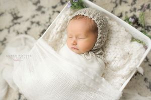 Newborn in neutral colors - Amber Potter Photography Springfield Missouri.