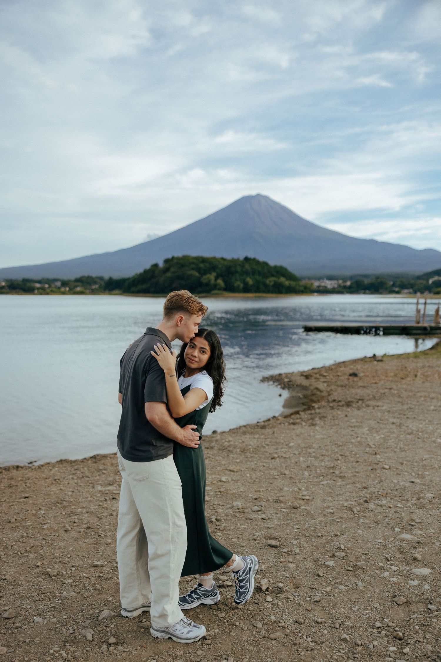 Engagement Photoshoot with background of Mount Fuji and Lake Kawaguchiko