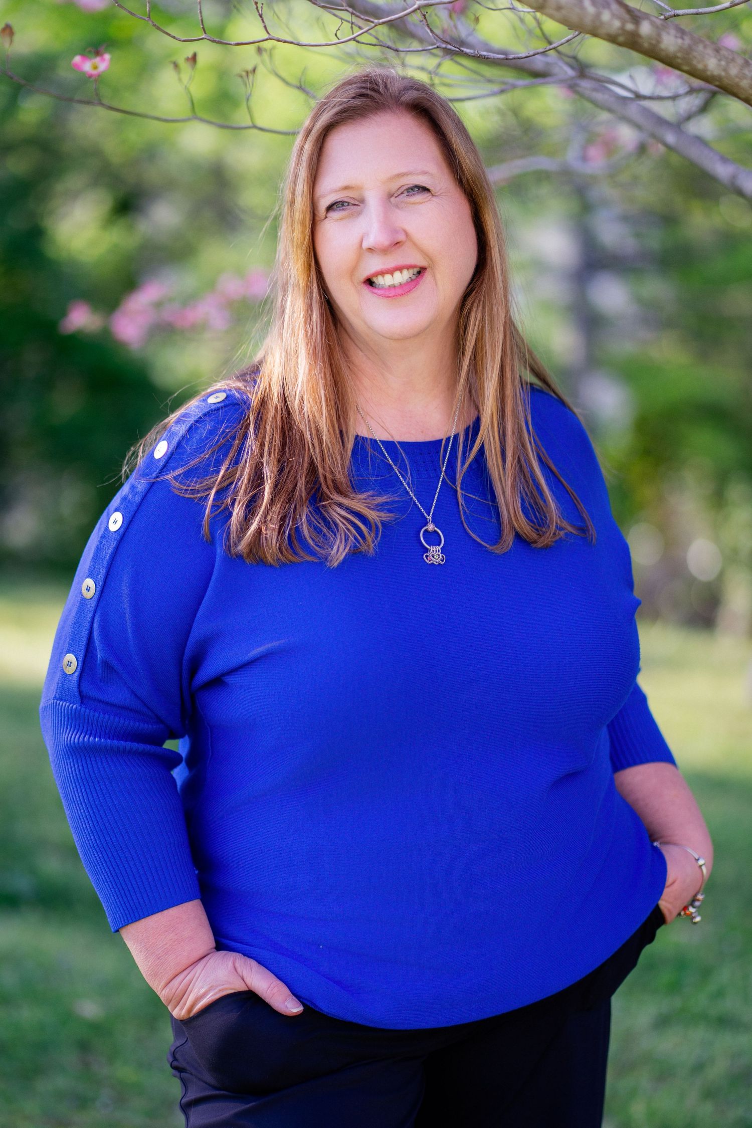 Environmental headshot of Jefferson County realtor taking in Dandridge, TN by headshot and personal branding photographer