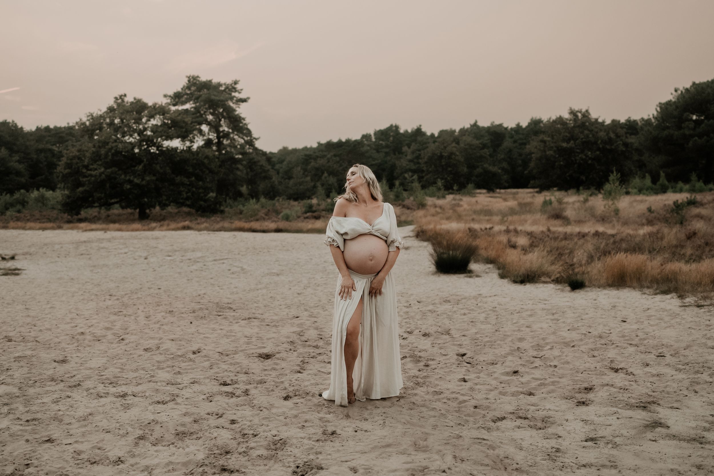 Zwangerschap fotografie in Geldrop en omgeving Eindhoven – wees jezelf tijdens een fotoshoot. Ik denk met je mee.