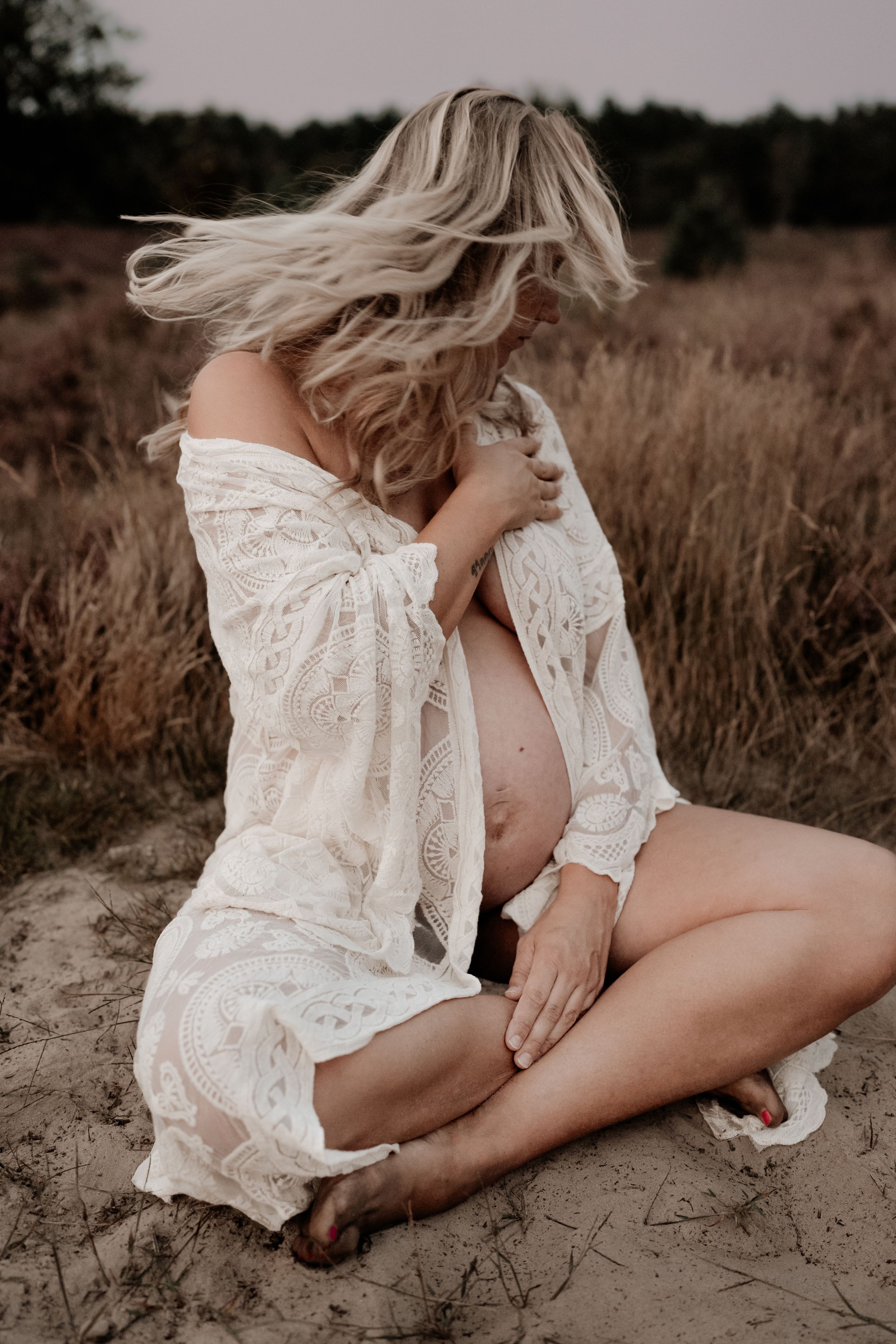 Zwangerschap fotografie in Geldrop en omgeving Eindhoven – wees jezelf tijdens een fotoshoot. Ik denk met je mee.