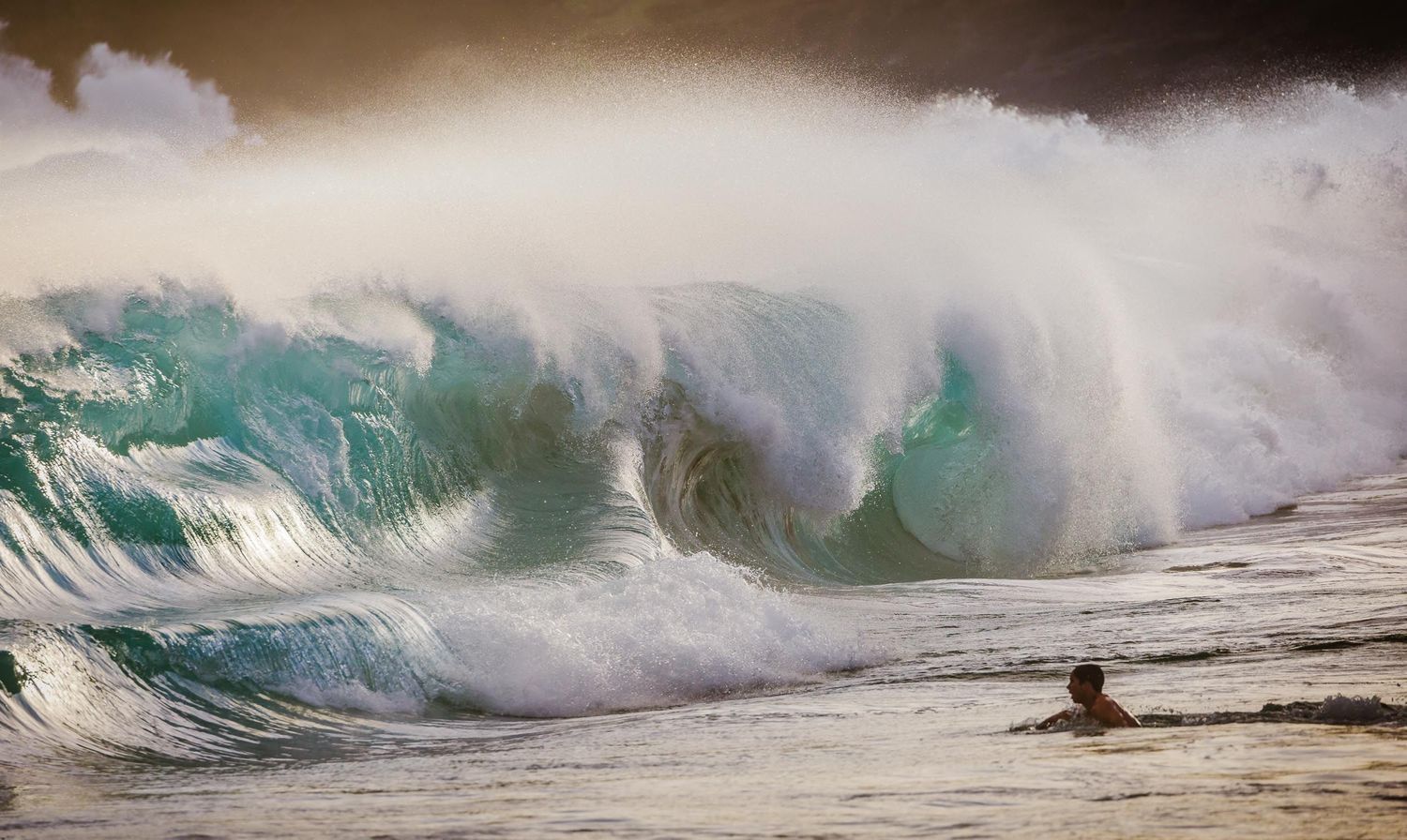 Hawaii, Oahu, Sandy Beach, Wave surfing, Bellyboarding, Shorebreak, Bodyboarding, Bodysurfing