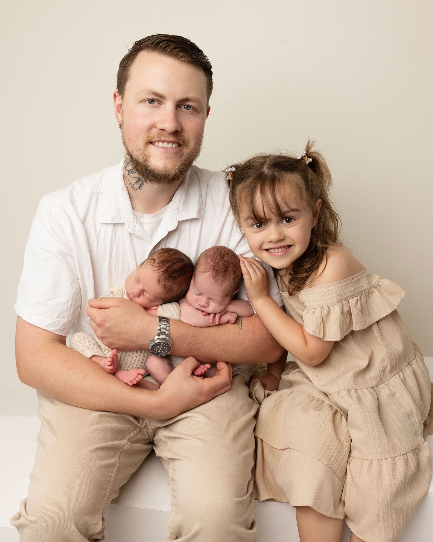 Newborn Photos for Janina's Photo session Cloverdale Family Photos Elizabeth Lang Photography. Studio. Dad with big sister and newborn twins
