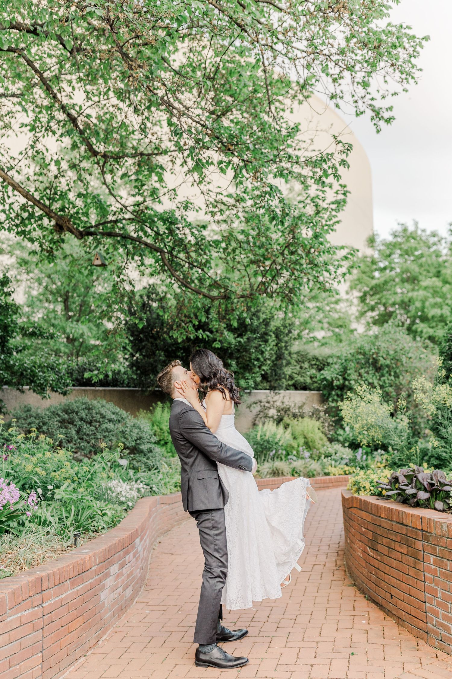 MOONGATE GARDEN WASHINGTON DC ENGAGEMENT PICTURES