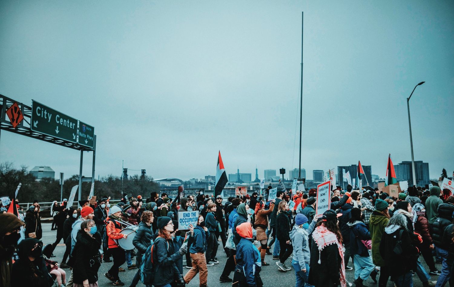 Protesters take over bridge in Portland, Oregon documentary photography kimberly marie kimble