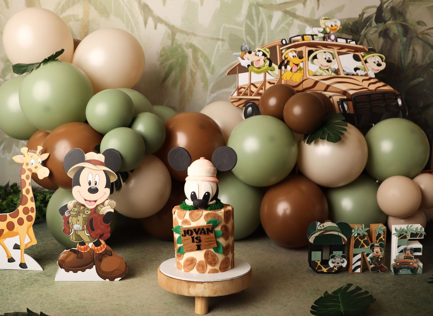 CUSTOMISED CAKE